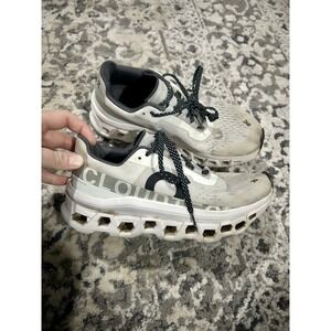Women's On Cloud Running Shoes Size 7 Fair Condition